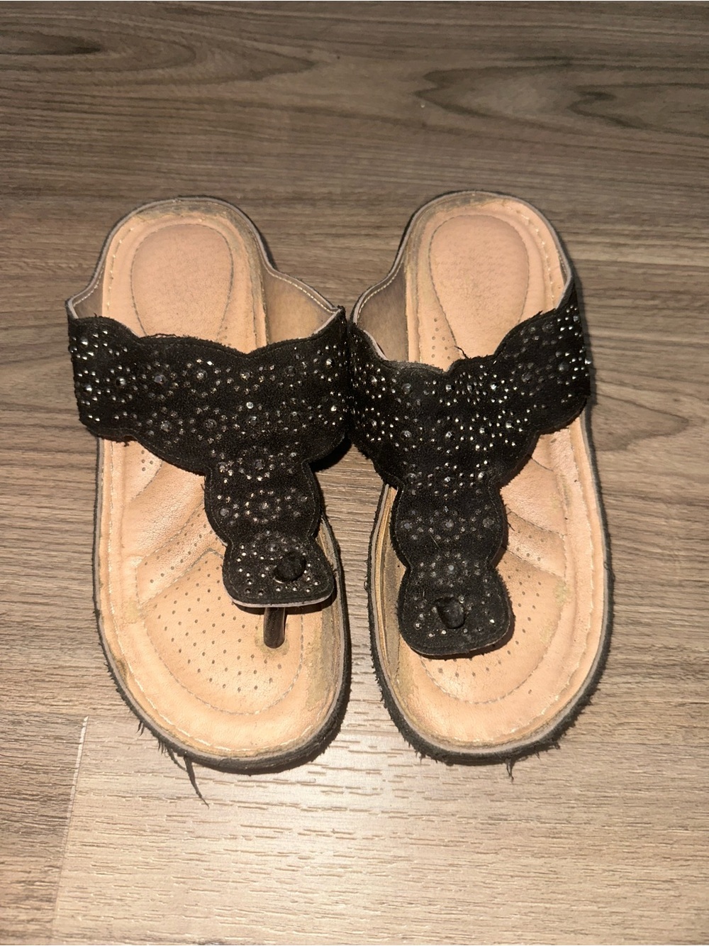 Comfort-Accent Flowers Black Women's Thong Sandals size 6